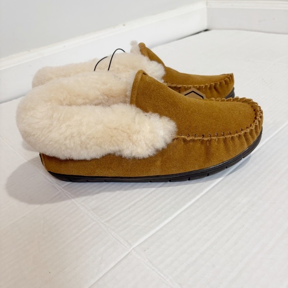 Staheekum Mountain Moccasin Wheat Suede Shearling Slippers Size 7 NWT New Brown - Picture 2 of 11